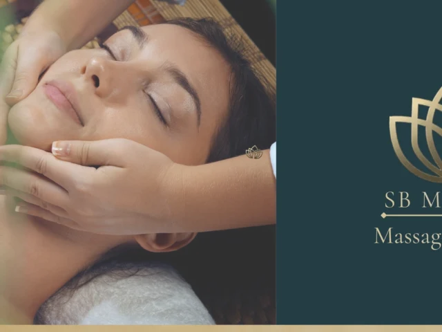 Soin du visage prodigué lors d’une séance de massage à domicile